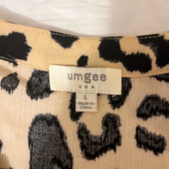 Red and Black Asymmetrical 3/4 Sleeve Blouse - Picture 6 of 8